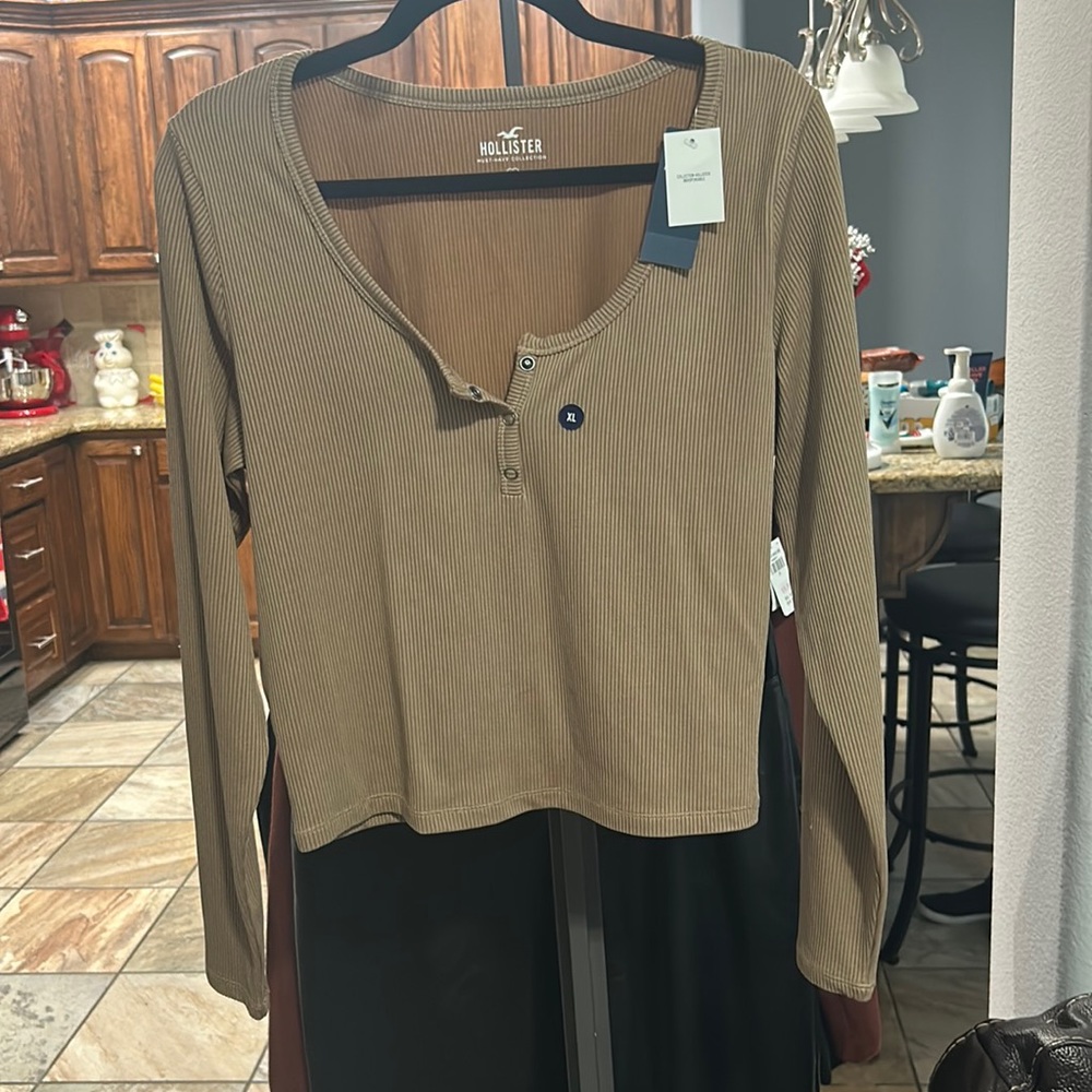Hollister cropped henley
